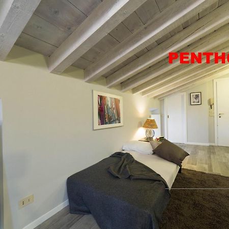 Appartement Desenzanoloft Stars In A Main Square à Desenzano del Garda Extérieur photo