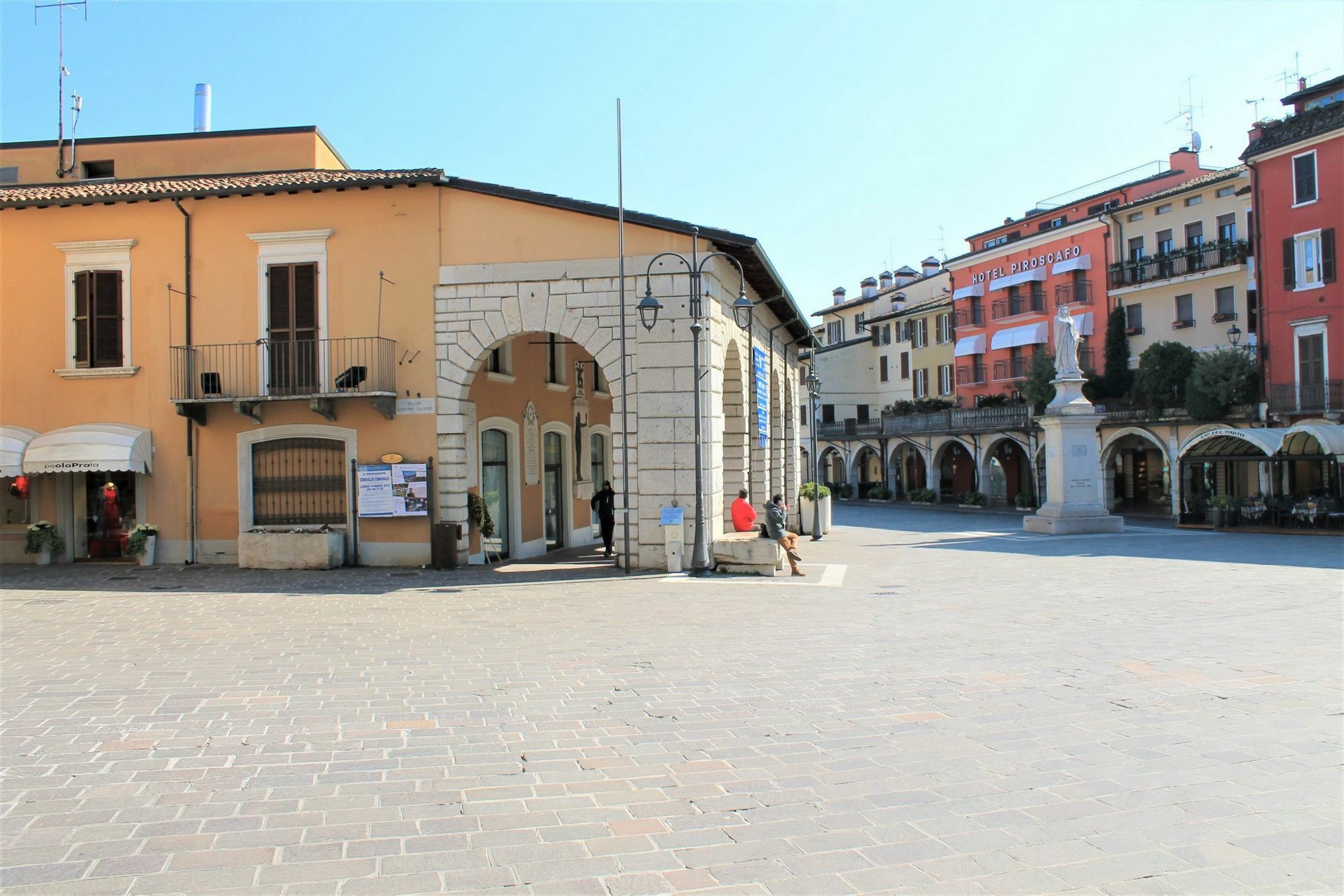 Appartement Desenzanoloft Stars In A Main Square à Desenzano del Garda Extérieur photo